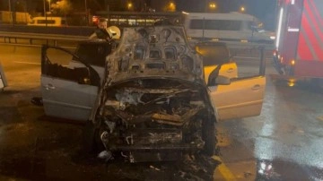 İstanbul'da park halindeki otomobil alev alev yandı!