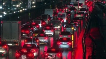 İstanbul'da trafik durma noktasında! Yoğunluk yüzde 90'lara ulaştı