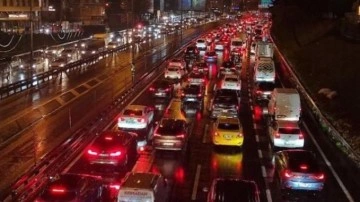 İstanbul'da trafik yoğunluğu 90'a ulaştı!