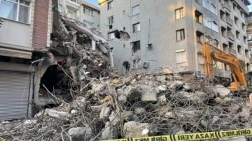 İstanbul&rsquo;da yıkım sırasında zarar gören binadaki 5 daire boşaltıldı