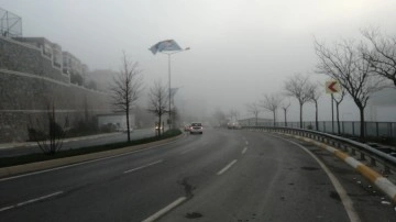 İstanbul'da yoğun sis sebebiyle sürücüler zor anlar yaşadı