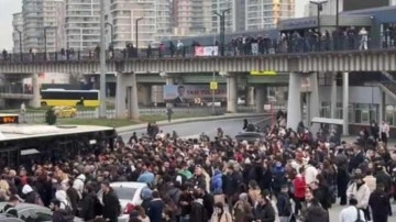İstanbullunun çilesi! Metro arızalandı, vatandaş yine mağdur oldu