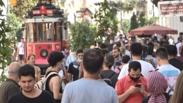 İstiklal Caddesinde büyük panik! Çocuğunu kaybeden turiste vatandaşlar yardım etti