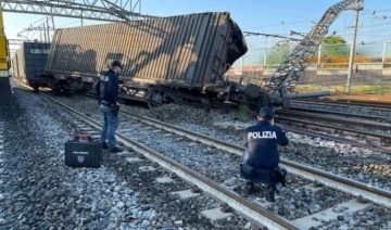 İtalya’da yük treni raydan çıktı