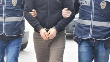 İzmir merkezli FETÖ operasyonu: 5 tutuklama