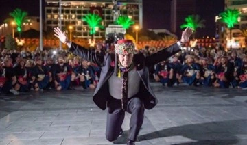 İzmir'de 29 Ekim fener alayı ve konserlerle kutlandı: Tunç Soyer zeybek oynadı