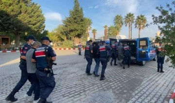 İzmir'de 86 kaçak göçmen yakalandı, 5 insan kaçakçısına gözaltı
