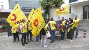 İzmir'de Eğitim-Sen üyeleri öğretmenler arasındaki ücret farklılığına tepki gösterdi