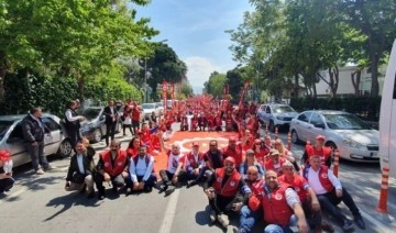 İzmir'de Emekçiler Gündoğdu Meydanı'nda