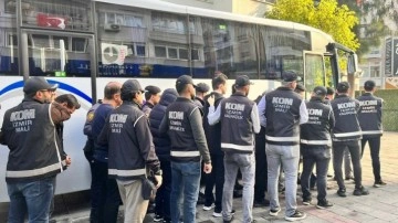 İzmir'de FETÖ'ye 'Kıskaç' operasyonu: 28 tutuklama