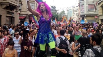 İzmir'de LGBTİ etkinlikleri yasaklandı