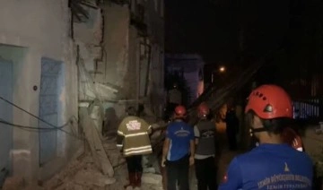 İzmir'de metruk binada çökme meydana geldi