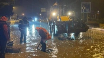 İzmir&rsquo;de sel! Acı haber geldi! Bir kişi hayatını kaybetti