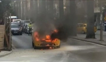 İzmir’de taksi seyir halindeyken alev aldı