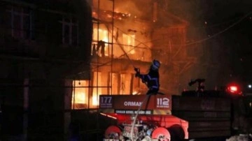 İzmir'de yatak imalathanesinde yangın