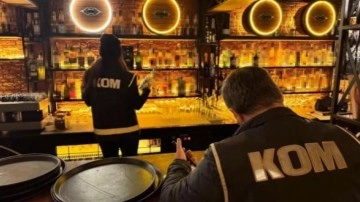 İzmir'de yılbaşı öncesi 3,7 ton taklit etiketli etil alkol ele geçirildi