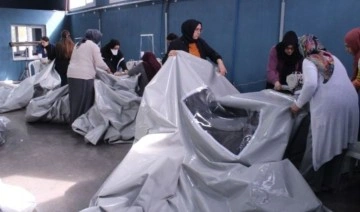 İzmirli öğrenciler depremzedeler için çadır dikiyor
