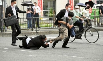 Japon polisi Şinzo Abe'nin öldürülmesinde güvenlik açığı olduğunu kabul etti.