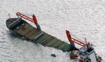 Japonya açıklarında kargo gemisi battı
