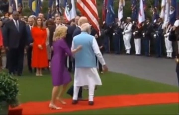 Joe Biden'ın Hindistan Başbakanıın elini uzun süre bırakmayınca eşi ne yapacağını şaşırdı