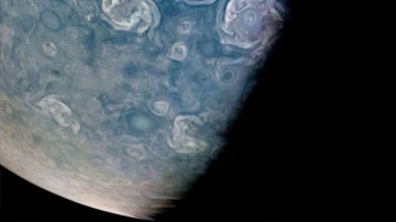 Jüpiter'in Kuzey Kutbu'ndan Fırtına Dolu Fotoğraflar