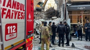 Kadıköy'de bir bina, kontrollü yıkımı yapılırken çöktü valilikten açıklama