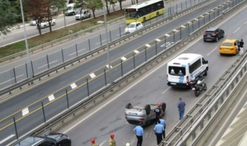 Kadıköy'de feci kaza: Bariyere çarpan otomobil takla attı