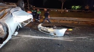 Kadıköy'de korkunç kaza! Ticari araçla çarpışan otomobil takla attı: 4 yaralı