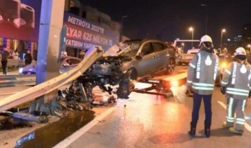 Kadıköy'de otomobil bariyere saplandı: 3 kişi yaralandı