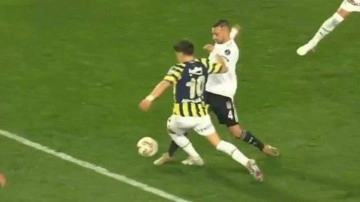 Kadıköy'de tartışmalı anlar! Fenerbahçe iki penaltı kazandı! Beşiktaş 10 kişi kaldı