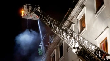 Kadıköy'de yangından kurtulmak için 3. kattan atladı hayatını kaybetti