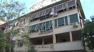 Kadıköy’de yıkılmayı bekleyen bina hırsızlara mesken oldu