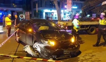 Kadıköy'de yolcu alan taksiye otomobil çarptı: 2 yaralı