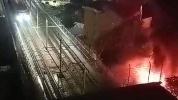 Kağıthane'de metro hattı dibinde korkutan yangın