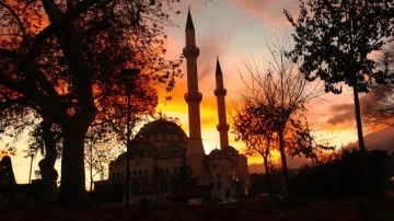 Kahramanmaraş'ta Kehf Külliye Camii'nin gün batımı manzarası büyüledi