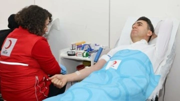 Kan bağışında bulunarak birçok kişiye örnek oldu