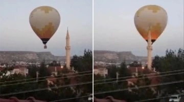 Kapadokya'da sıcak hava balonu, minarenin alemine çarptı