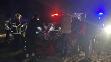Karabük'te iki otomobil çarpıştı, 2 kişi yaralandı