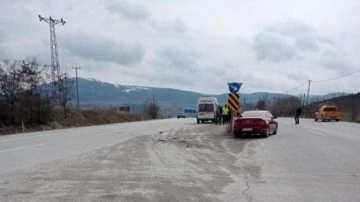Karabük'te iki otomobil çarpıştı: 3 yaralı