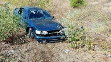 Karabük'te yol kenarındaki ağaca çarpan otomobilde 3 kişi yaralandı
