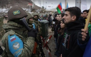 Kardeş ülke Azerbaycan'da vatandaşların haklı isyanı! Rus askerleri ile karşı karşıya geldiler