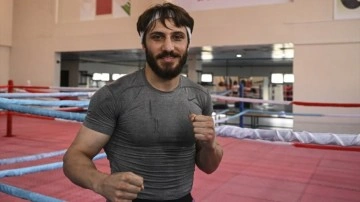 Karslı milli boksör Tuğrulhan Erdemir, çocukluk hayaline ulaştı