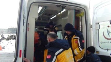 Kars'ta mahsur kalan 4 hasta kurtarıldı