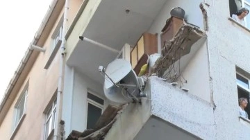 Kartal'da 5 katlı binanın balkonu çöktü!