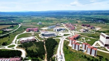 Kastamonu Üniversitesi 3 alanda dünyanın ilk bin üniversitesi arasına girdi