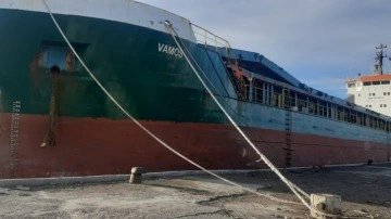 Kastamonu'da karaya oturan gemi kurtarıldı