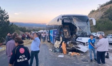 Kastamonu'da yolcu otobüsü ile traktör çarpıştı: 1 ölü, 10 yaralı