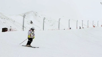 Kayak merkezlerinde en fazla kar kalınlığı Palandöken'de!