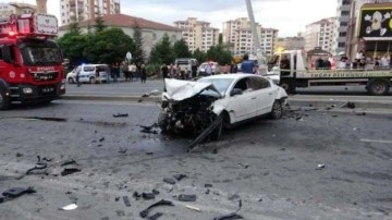Kayseri'de 3 araç çarpıştı, ortalık savaş alanına döndü