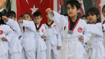 Kayseri'de kırsal mahallelerdeki çocuklar taekwondo ile tanıştı